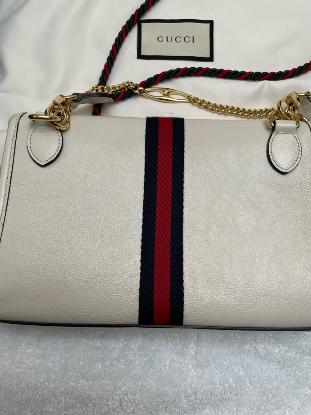 Gucci White Leather Shoulder Bag with Tiger Detail - Picture 3 of 11